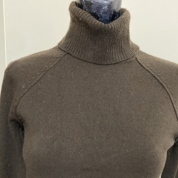 Sz. Sm dk. Brown Turtleneck Sweater - Picture 2 of 3